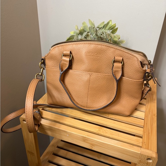 Elegant Tan Leather Crossbody Bag NWOT - Picture 9 of 12